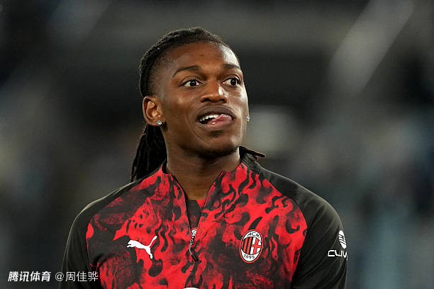 舍甫琴科：AC米兰只有莱奥能踢中锋，虽然这不是他的习惯位置