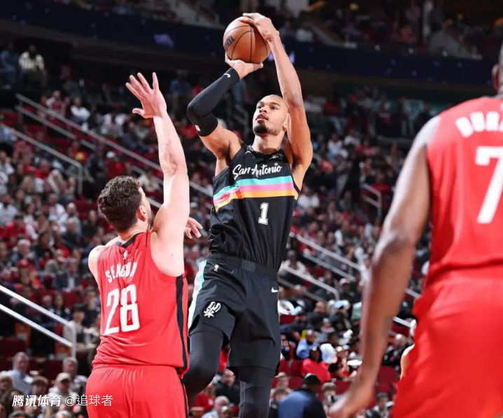 21中5头号罪人！文班灾难表现：下半场11投仅2分惨遭火箭大逆转