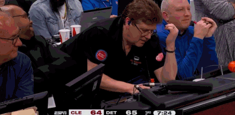 抢修20分钟恢复！活塞主场大屏幕喇叭狂响 与骑士比赛一度中断