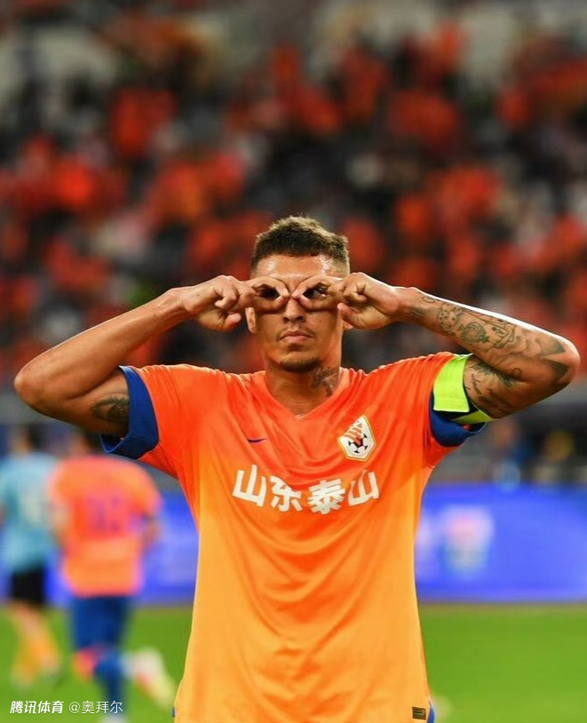 泰山18分钟2球领先！克雷桑造点+点球破门，中超105场轰60球