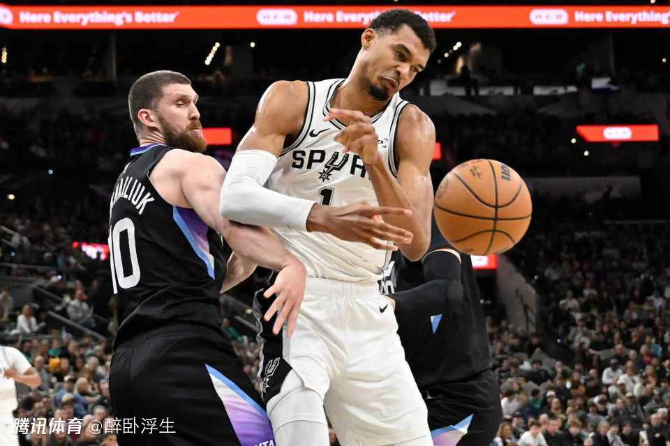 马刺爆冷遭爵士逆转终结8连胜 文班时隔19场回首发32+7+5帽