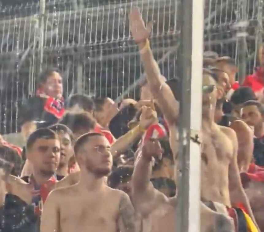 引争议！马竞球迷团体在诺坎普行纳粹礼，并高唱反穆斯林口号