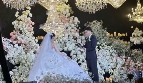 恭喜！30岁泰山国脚大婚 美妻激动落泪 国安双星当伴郎+郑智出席