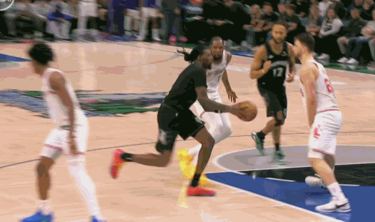 裁判回应火狼之战判罚：里德质疑裁判公正被驱逐 兰德尔恶犯因做出非必要动作