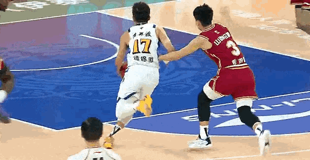 早日康复！孙铭徽检查结果显示距腓前韧带撕裂 