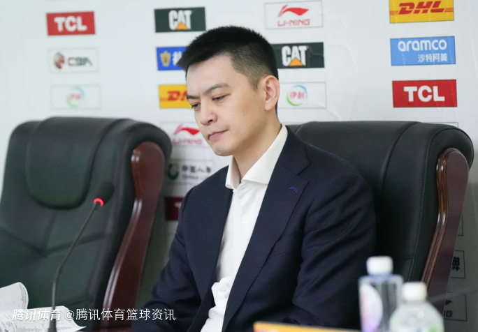 下课实锤？媒体人：杨鸣并没有和辽篮乘坐同一航班飞往成都