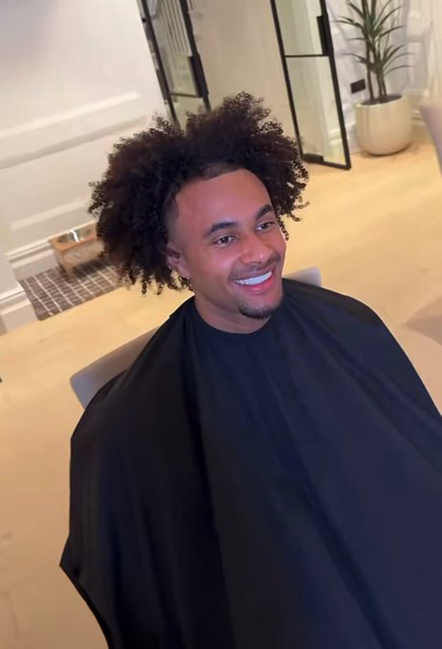 曼联又一人决定离队，冬窗被强留无缘世界杯！马兹拉维恢复训练可战维拉