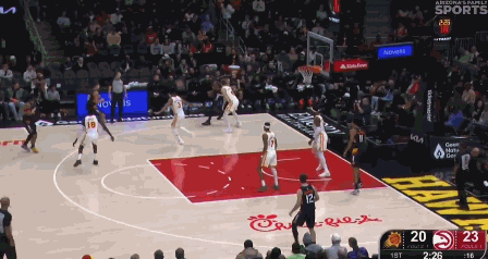 又伤了？杰伦-格林上篮落地后一瘸一拐 已返回更衣室