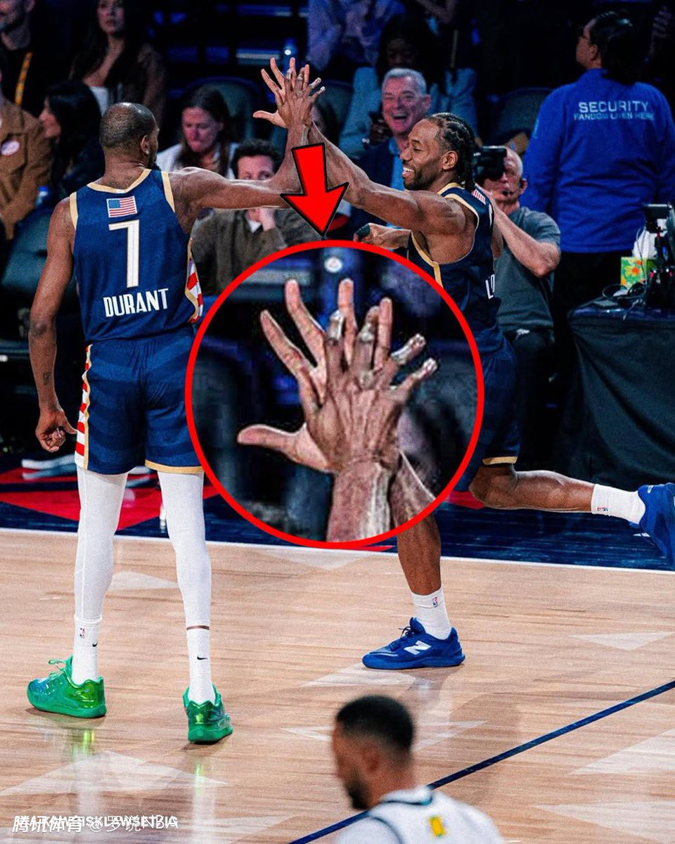 小卡与杜兰特手掌对比惊人！看起来相当于KD两倍大 历史排名第9