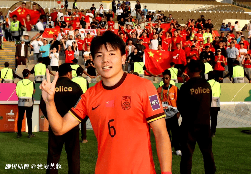 登陆英超？U23国足队长携女友已抵英国！6队友送祝福：加油，狼队球员