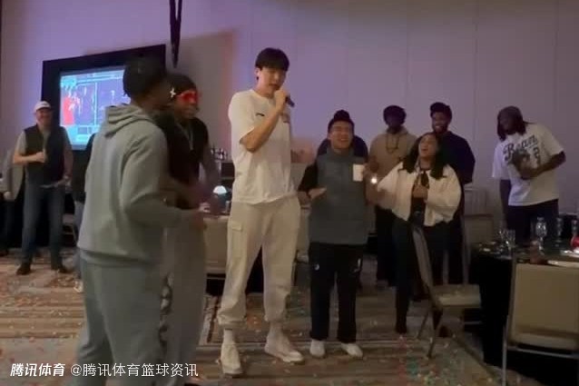 菜鸟职责！杨瀚森唱中英双语生日歌：祝斯普利特41岁生日快乐