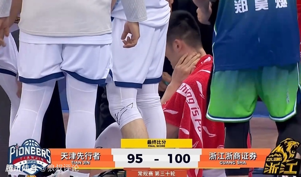末节险受伤吓坏王博！胡金秋15中13轰32分刷新赛季新高