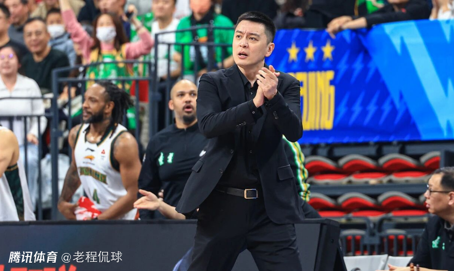 辽篮助教：杨鸣被驱逐我们也摸不着头脑 北京连续站着罚球得分