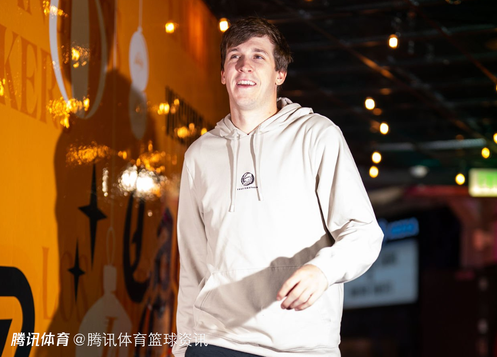 雷迪克：里夫斯恢复进展顺利 计划在湖人8连客期间复出