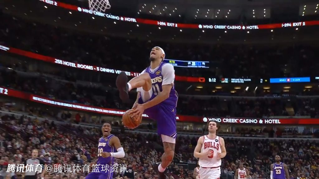 五佳球候选！海斯谈胯下劈扣：当时只想试一试 感觉扣不进会被换下场