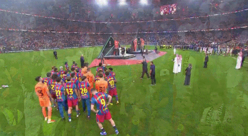 皇马解释西超杯颁奖未列队原因：应转播方要求让位 姆巴佩在招呼队友离场