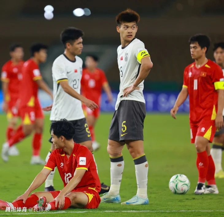 越南足球专家：赛前过于高估自己+实力不及中国队，导致被完爆