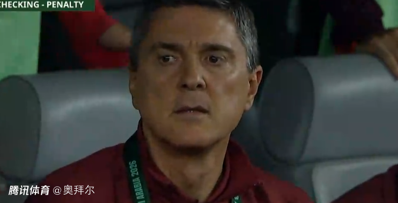 U23亚洲杯决赛争议判罚！刘浩帆手球送点，球员集体抗议，3球落后