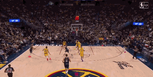 第15次技犯！东契奇又摊手抱怨 再吃1个T就要被自动禁赛