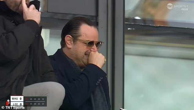 逆天！鲍文岳父高唱不雅助威歌：他正在跟我女儿上床