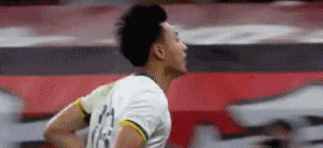 杜月徵神仙球引惊叹！媒体人热议：比帕瓦尔凌空还漂亮 桃花影落飞神剑