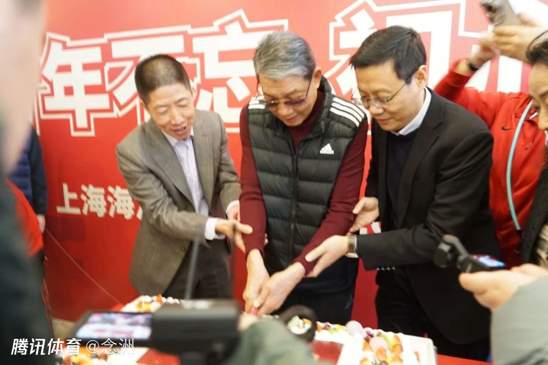 81岁徐根宝调馅包馄饨：感谢海港俱乐部没忘记我 武磊张琳芃都想来