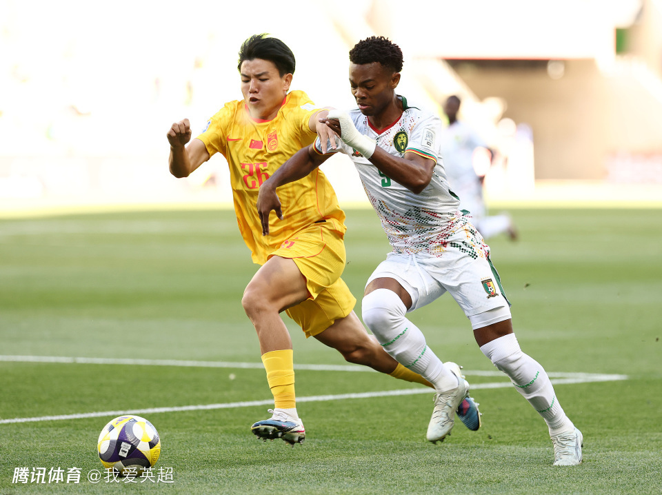 国足噩梦开局！9分钟丢2球，5后卫防线2次走神漏人，邵佳一面色凝重