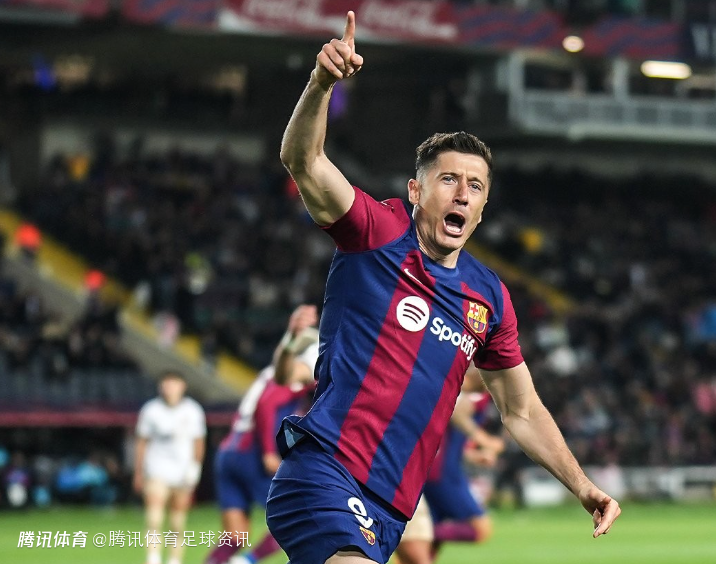 莱万妻子：本赛季是丈夫在巴塞罗那最后一季 希望人们未来不会忘记他