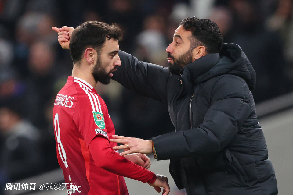 曼联更衣室分裂！12人不满高层+声援阿莫林，4000万红星嘲讽惹众怒