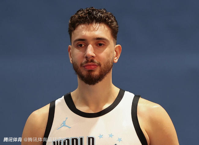 马扬诺维奇：申京其他方面都很棒 但就是英语太一般还得提升