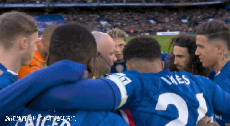 电讯报：对阵纽卡赛前切尔西已被警告别围圈 但球员照做并围住当值主裁