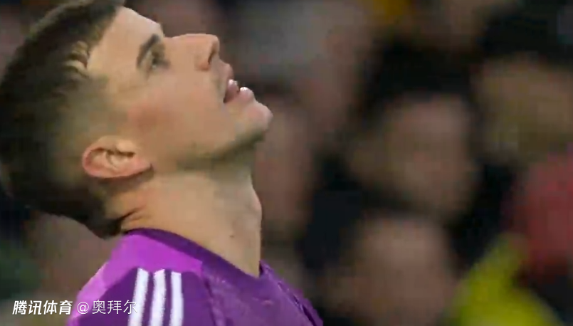 超级巨大失误！利兹门将解围变乌龙，阿森纳笑纳，马杜埃凯独造2球