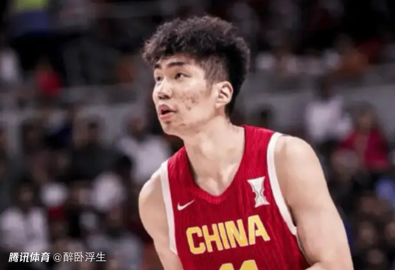 余嘉豪晒照抵达北京+将再飞冲绳 媒体人：CBA无更符合要求内线