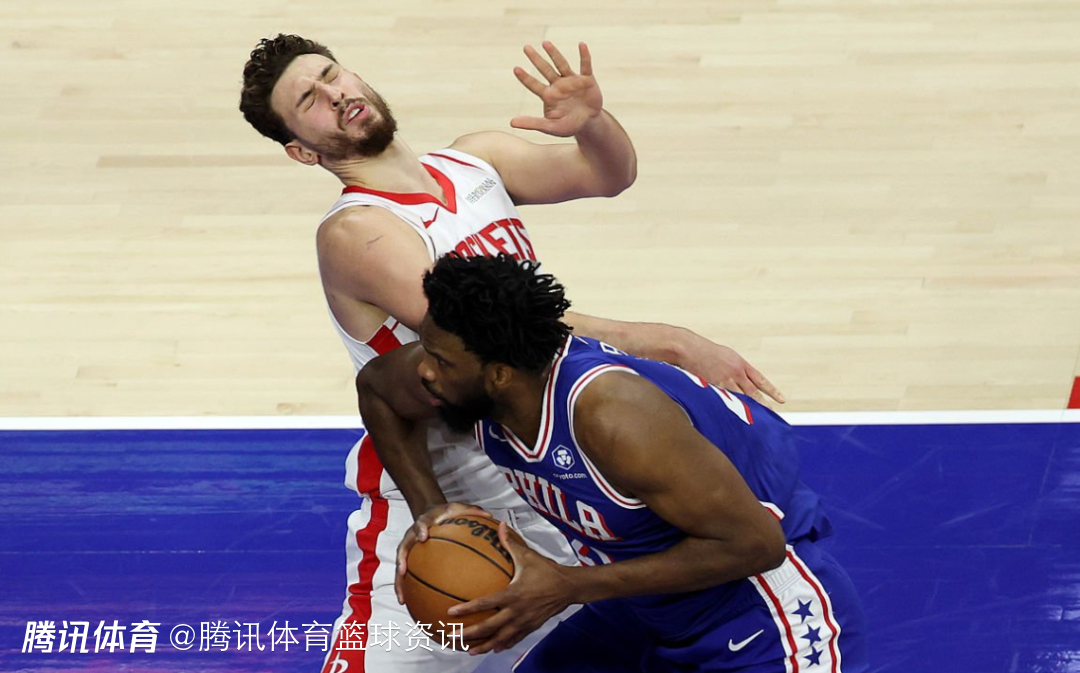 申京向裁判吐槽：恩比德根本不能碰 他一突破哨子就响了