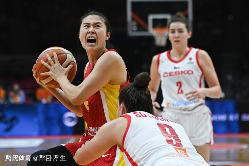 世预赛-中国女篮4人上双力克捷克 王思雨14分关键9分制胜