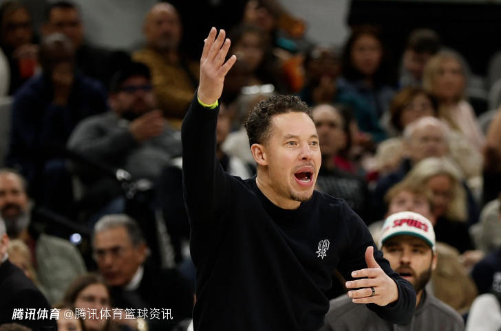马刺主帅：文班亚马拥有太多进攻武器 他会平衡三分球和内线出手