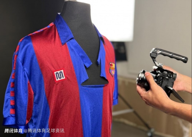 世体：马拉多纳1984年国王杯决赛“被撕破”球衣拍出 成交价超15万欧元