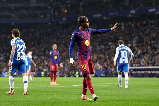 2-0！亚马尔哑火，费尔明4分钟造2球，巴萨笑傲德比，甩皇马7分