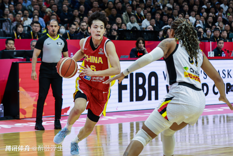 女篮队长低迷！杨舒予10中3仅7+3+4+2+1 下半场4中0吞蛋