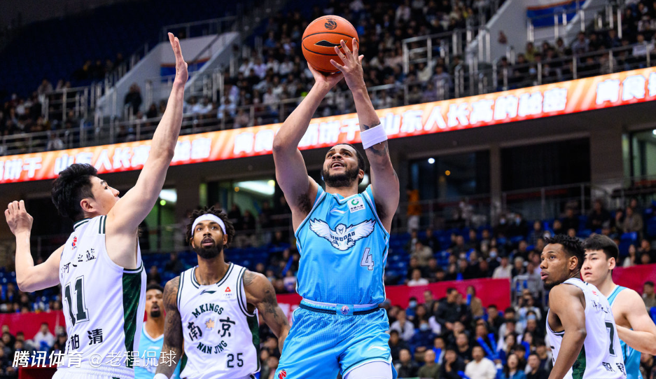 青岛外援韦瑟斯庞25分钟轰56分再暴走 两年前他还是平庸之辈