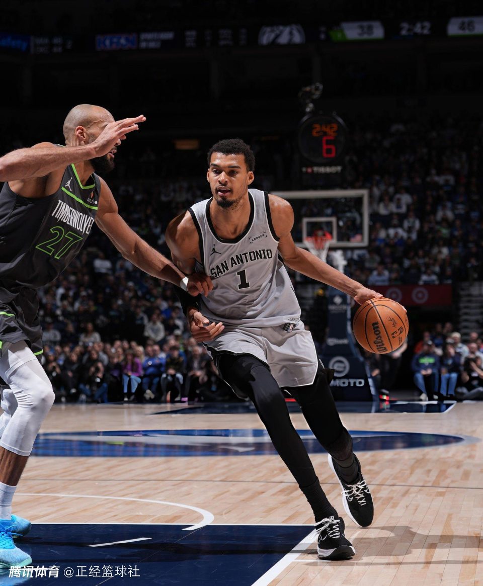 文班亚马重回首发！空砍29分9板3断失绝杀 连续戏耍戈贝尔遭垫脚