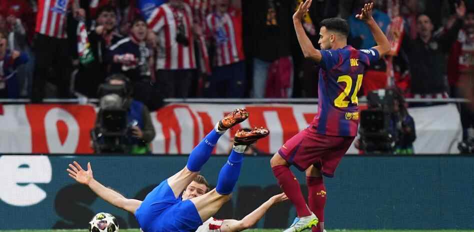 前德国名哨：VAR毁了比赛，主裁原本只想给加西亚黄牌