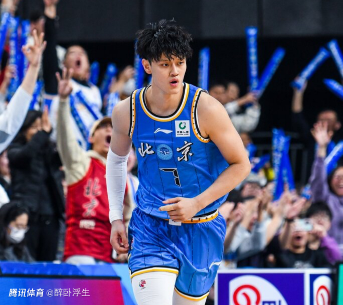 北京男篮遭打击：曝曾凡博腰伤属于旧伤复发 多久恢复无法确定