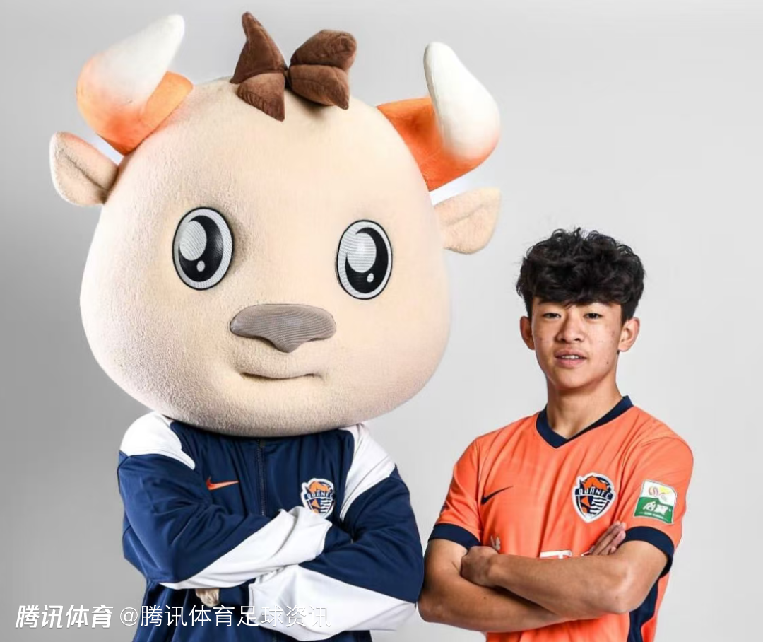 16岁邝兆雷迎来中超首秀 社媒热搜榜跻身前十