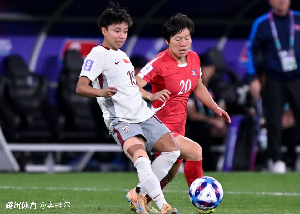 中国女足急速扳平！张琳艳点球破门，亚洲杯第2球，两届连破韩澳