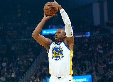 5分钟即伤退！勇士官方：霍福德右侧小腿紧绷提前离场 本场比赛不会回归