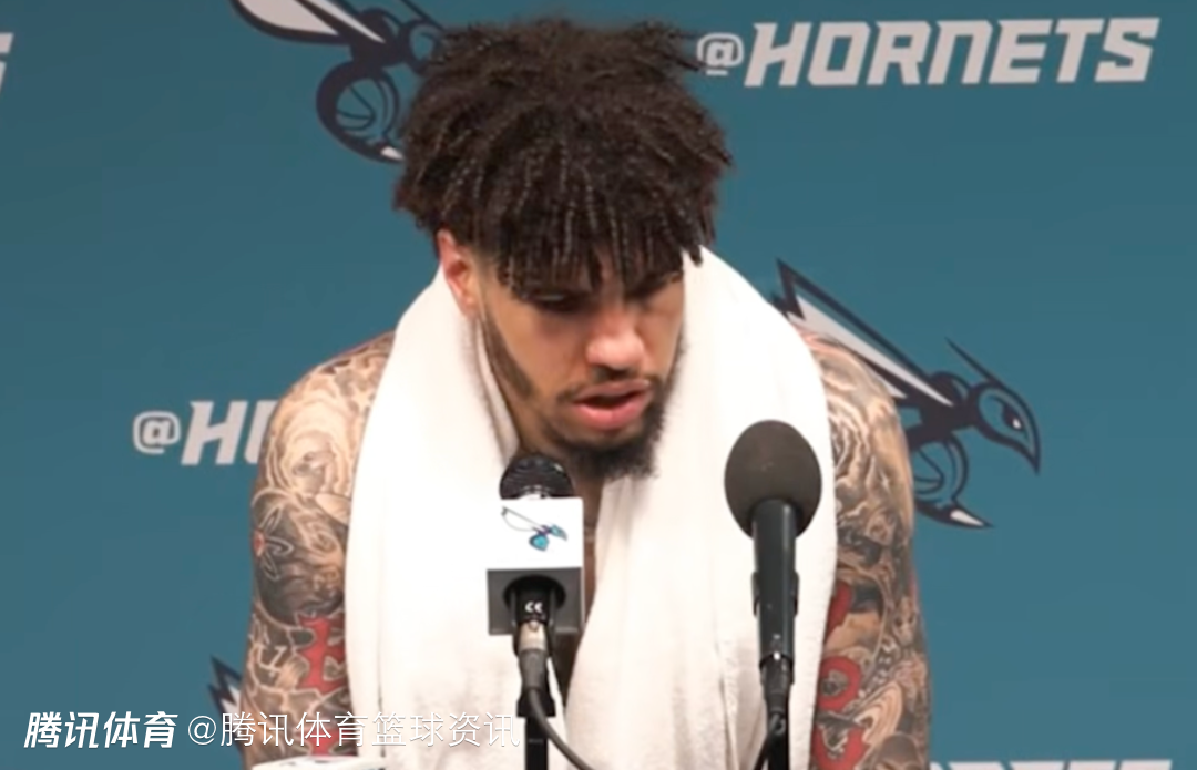 三球谈车祸：很不幸但上帝保佑大家都没事 我还活着就足够感恩了