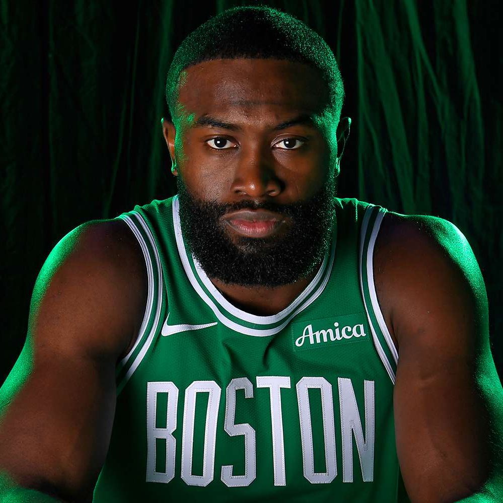 杰伦·布朗评选心中历史最强首发：詹姆斯科比乔丹库里拉塞尔，致敬凯尔特人传奇