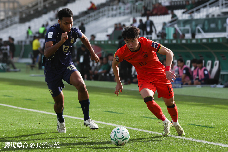 U23国足半场0-0泰国！屡遭不利判罚3人染黄，李昊献神扑+化解乌龙球