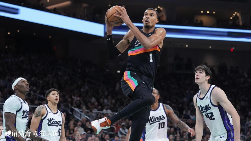 数据帝：28+15+6+4帽！文班变历史第二人 超星成队史近40年首人